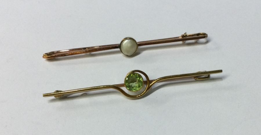 A pearl single stone brooch in 9 carat together wi