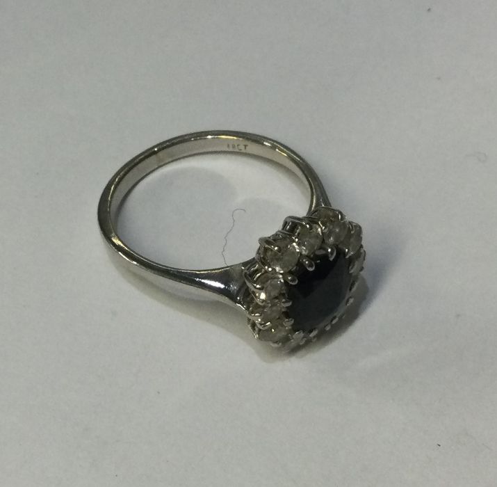 A good sapphire and diamond circular cluster ring - Image 3 of 3