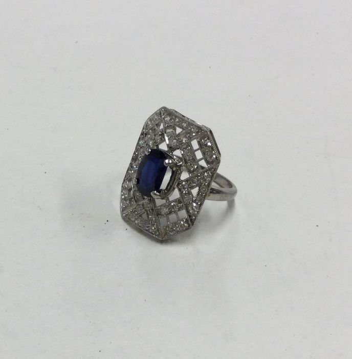 A large sapphire and diamond cocktail ring with pi - Image 2 of 3