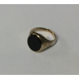 A gent's 9 carat signet ring. Approx. 3 grams. Est