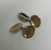 A pair of heavy 9 carat oval cufflinks. Approx. 7