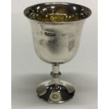 A heavy Edwardian silver spirit tot with gilt inte
