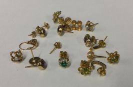 A bag containing numerous gold earrings. Approx. 1