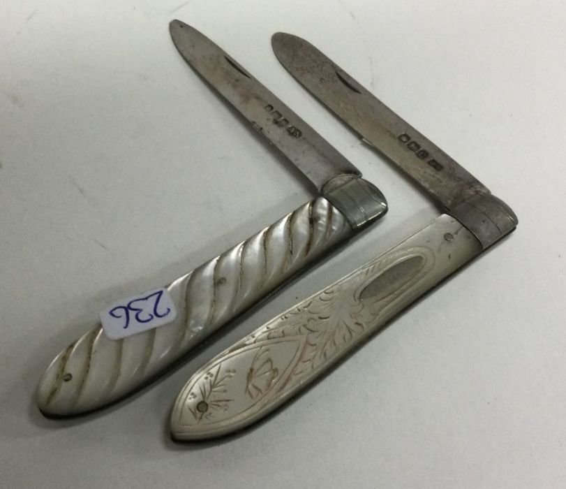 Two silver and MOP fruit knives with reeded decora