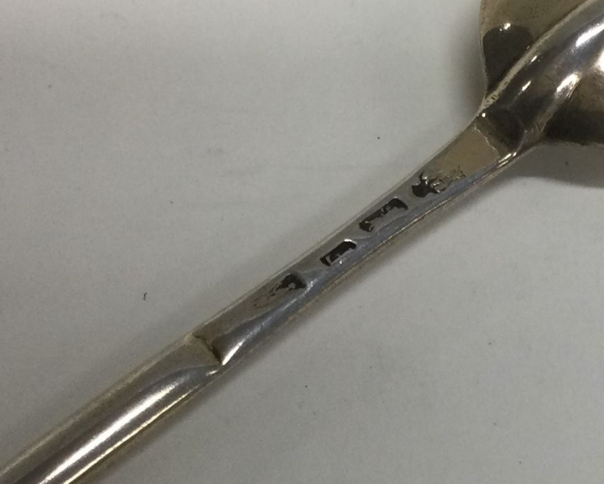 A George I silver rat tail pattern marrow spoon. L - Image 2 of 2