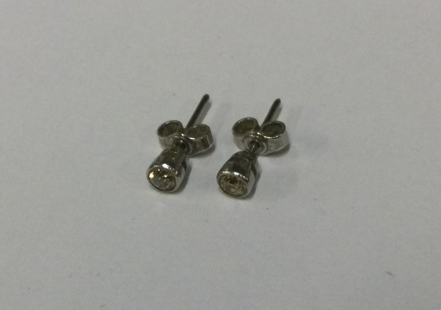 A pair of good diamond single stone ear studs in r