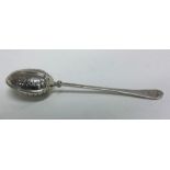 A heavy silver rat tail pattern tea infuser with O