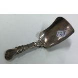 A heavy silver caddy scoop with fluted handle. Bir