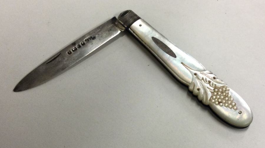 An attractive Victorian silver fruit knife with MO