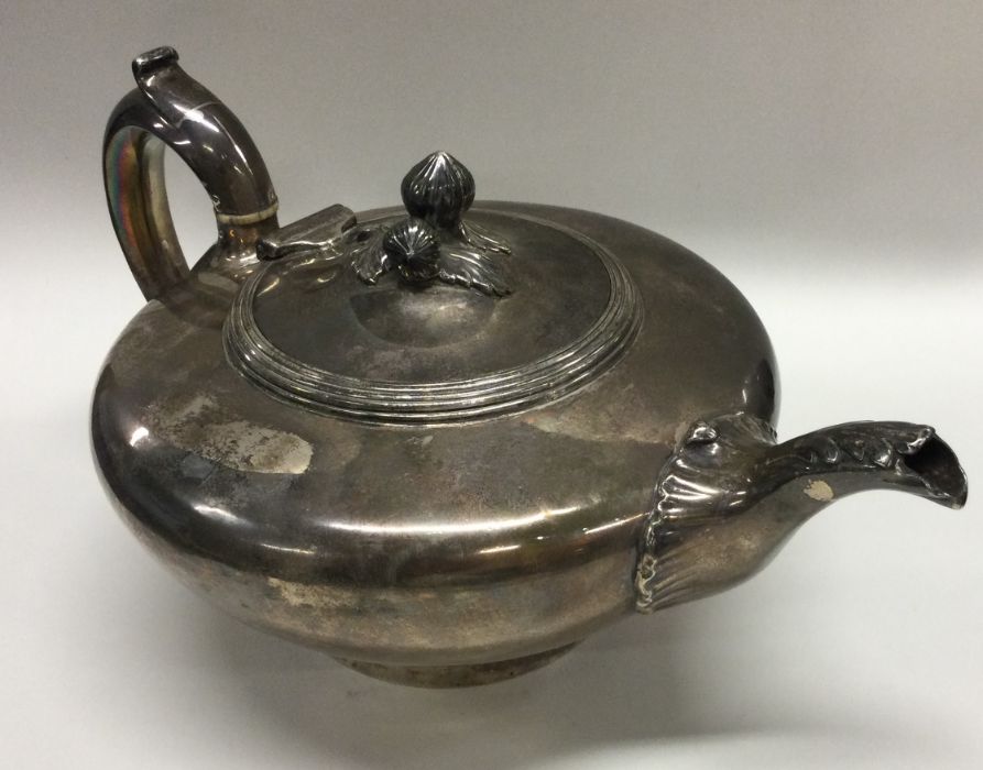 A good plain heavy William IV silver teapot with r - Image 2 of 3