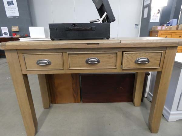 5 Heavy oak dressing table