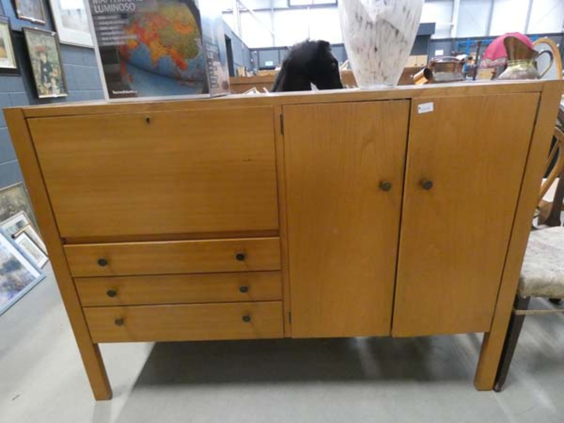 5076 - Teak highboard