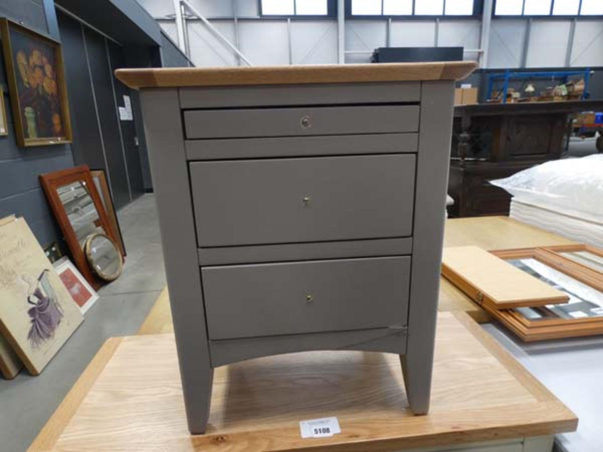 70 - Malvern Shaker Grey Painted Oak Bedside Table (16)