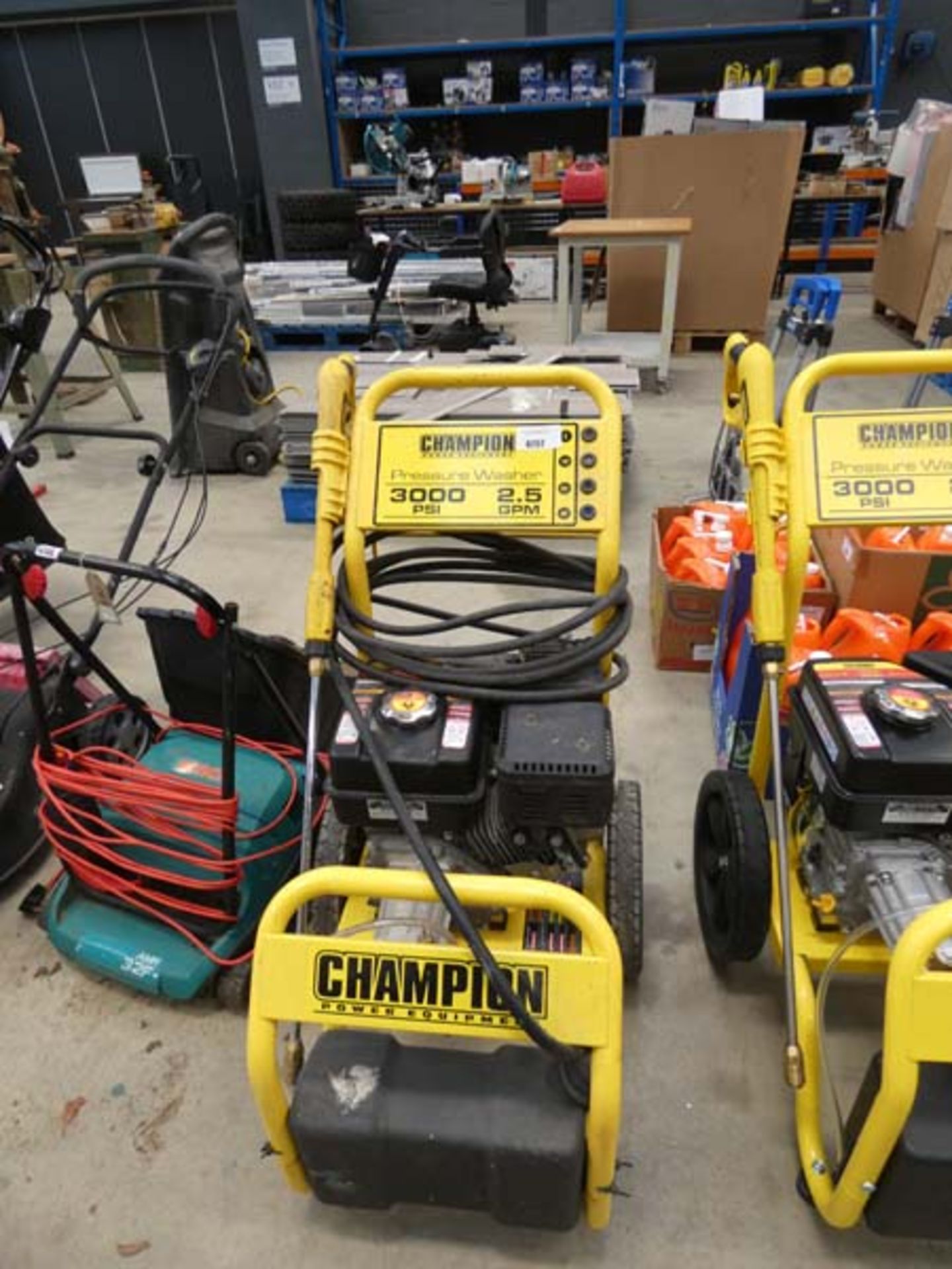 Champion petrol powered pressure washer with hose and lance