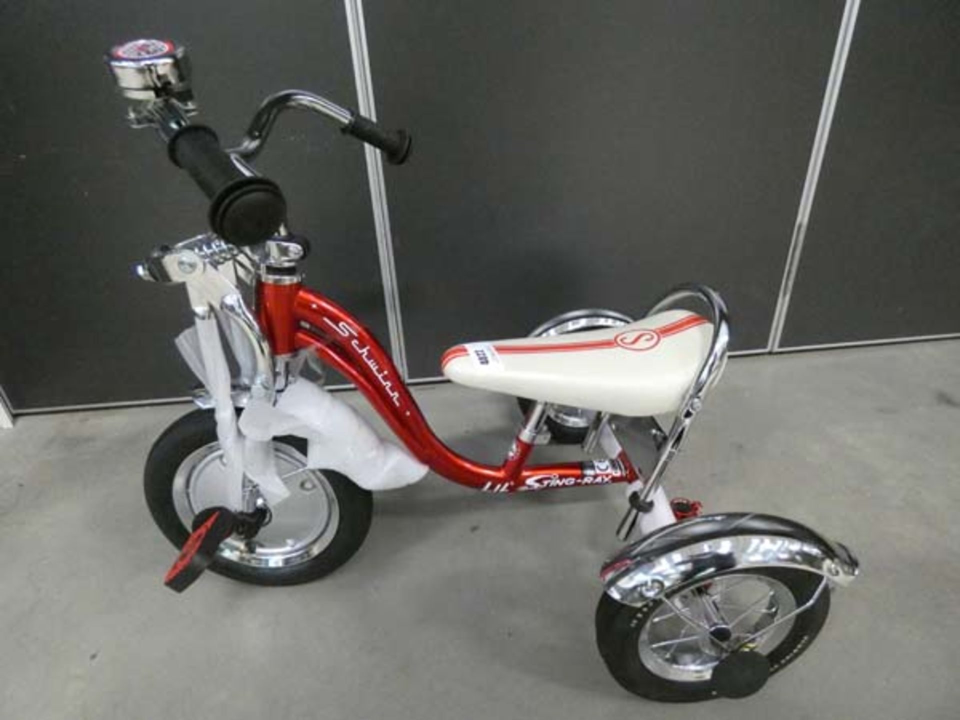 Schwinn tricycle - Image 2 of 2