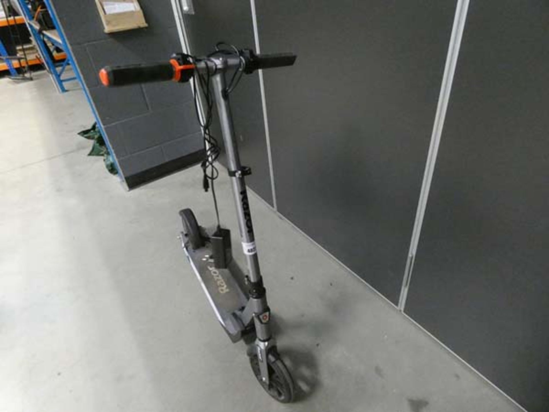 Razor electric scooter with charger - Image 2 of 3