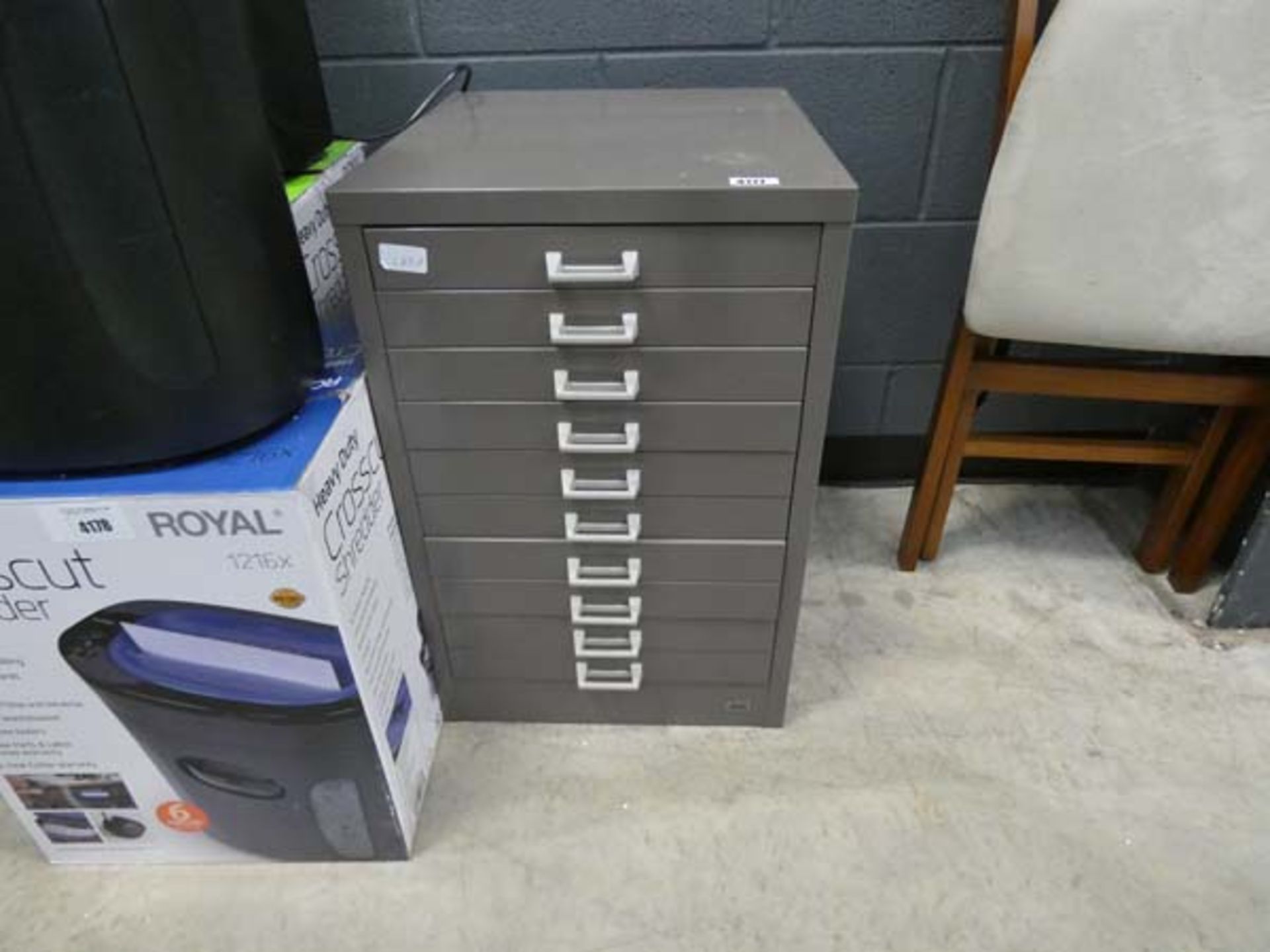 Multi drawer filing unit