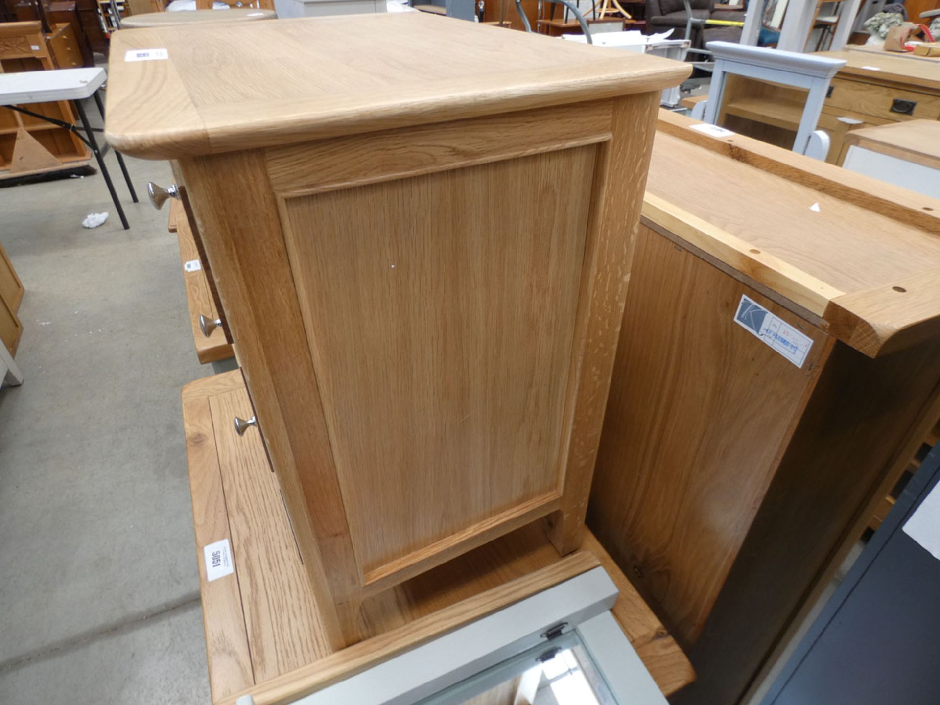 Oak 3 drawer bedside unit - Image 4 of 4