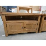 Oak corner TV audio cabinet with shelf and 2 door cupboard under (13)