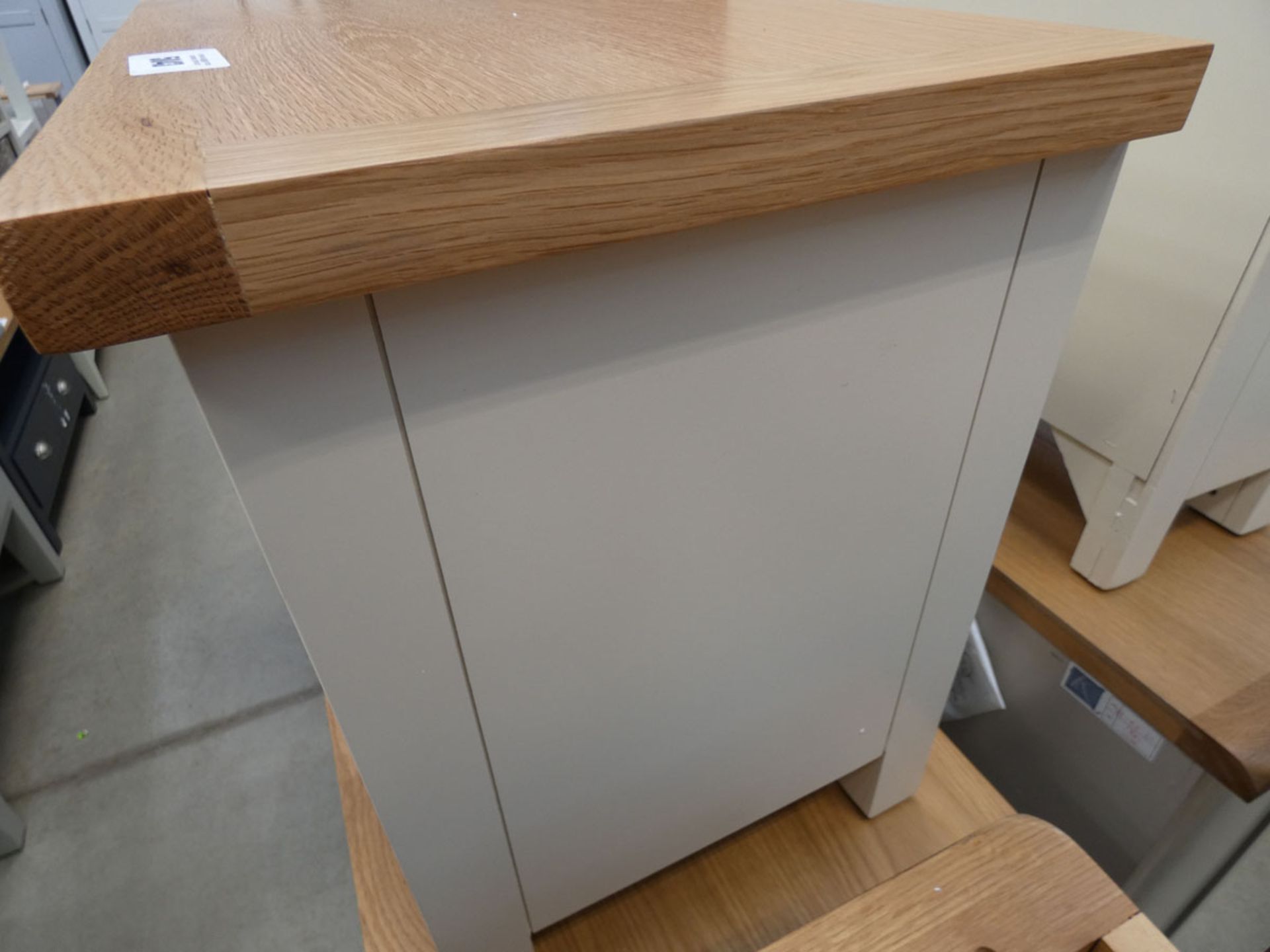 Small cream painted oak TV audio unit with shelf and large drawer under (28) - Image 4 of 4