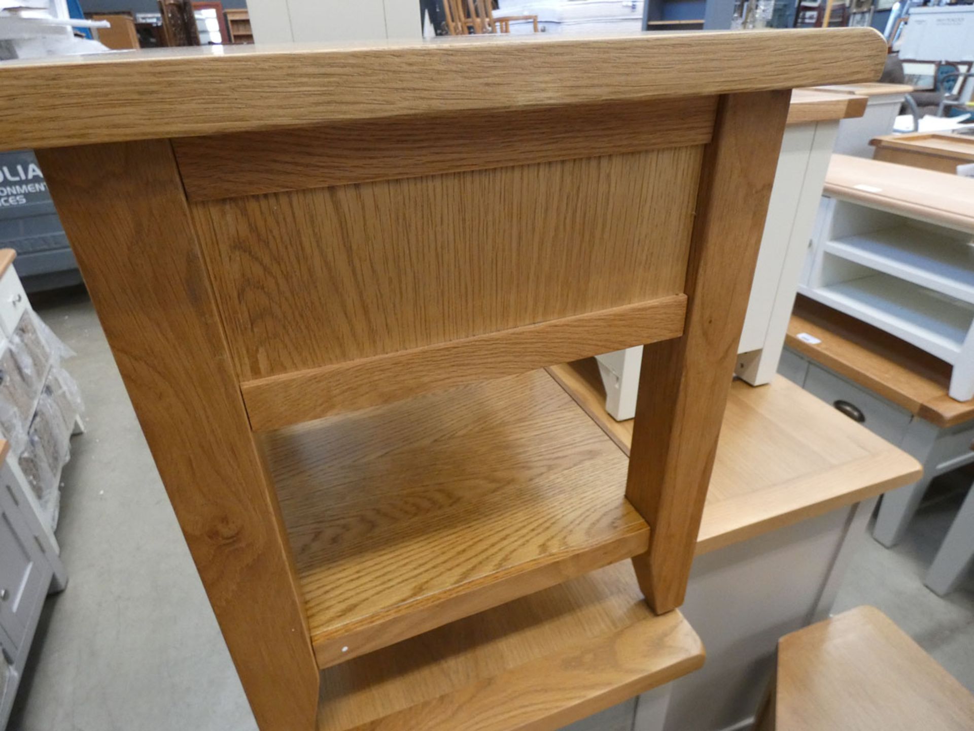 Oak lamp table with shelf under (16) - Image 3 of 4