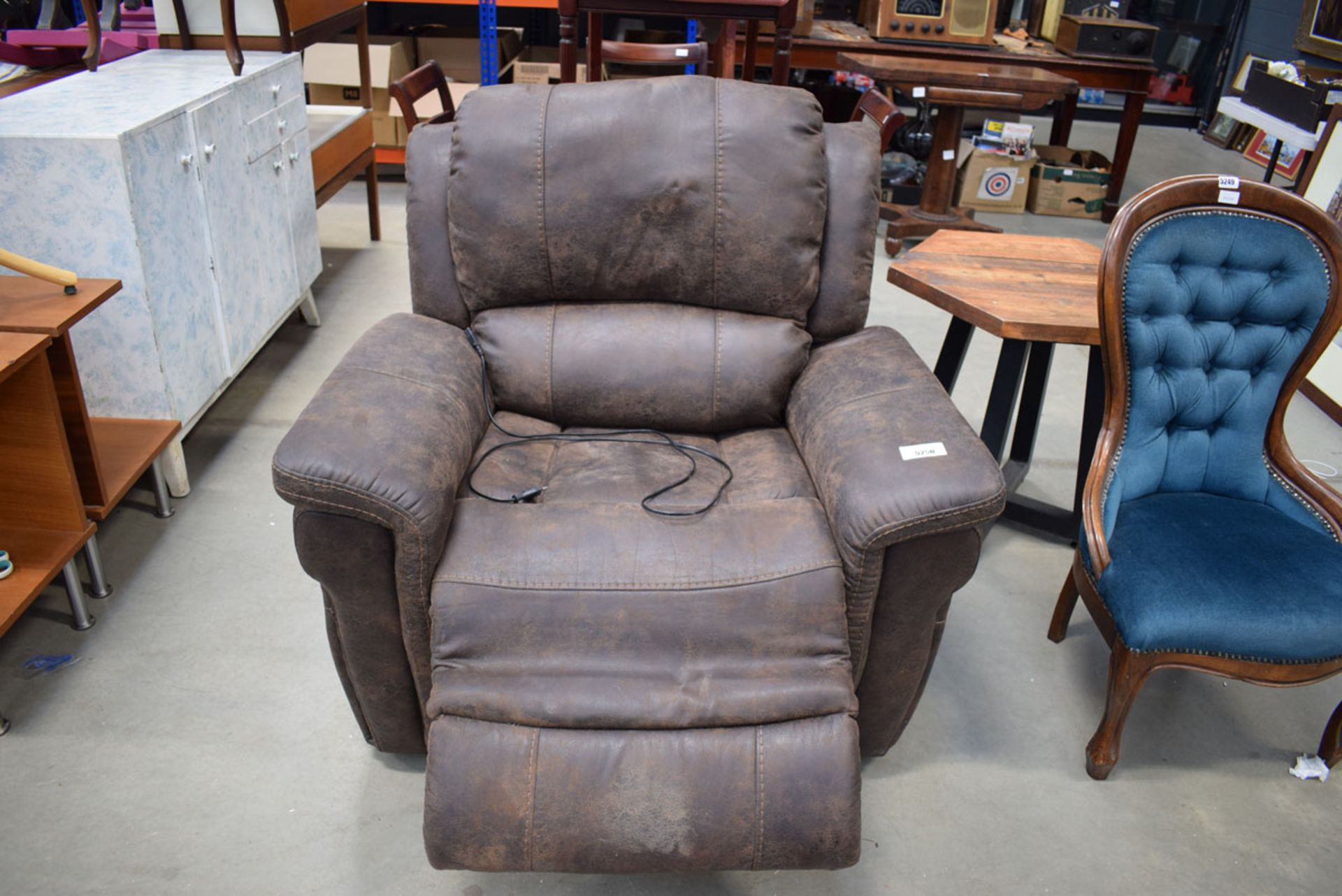 Brown leather finish electric reclining chair (AF) - Image 2 of 2