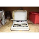 Royalite 120 travelling typewriter