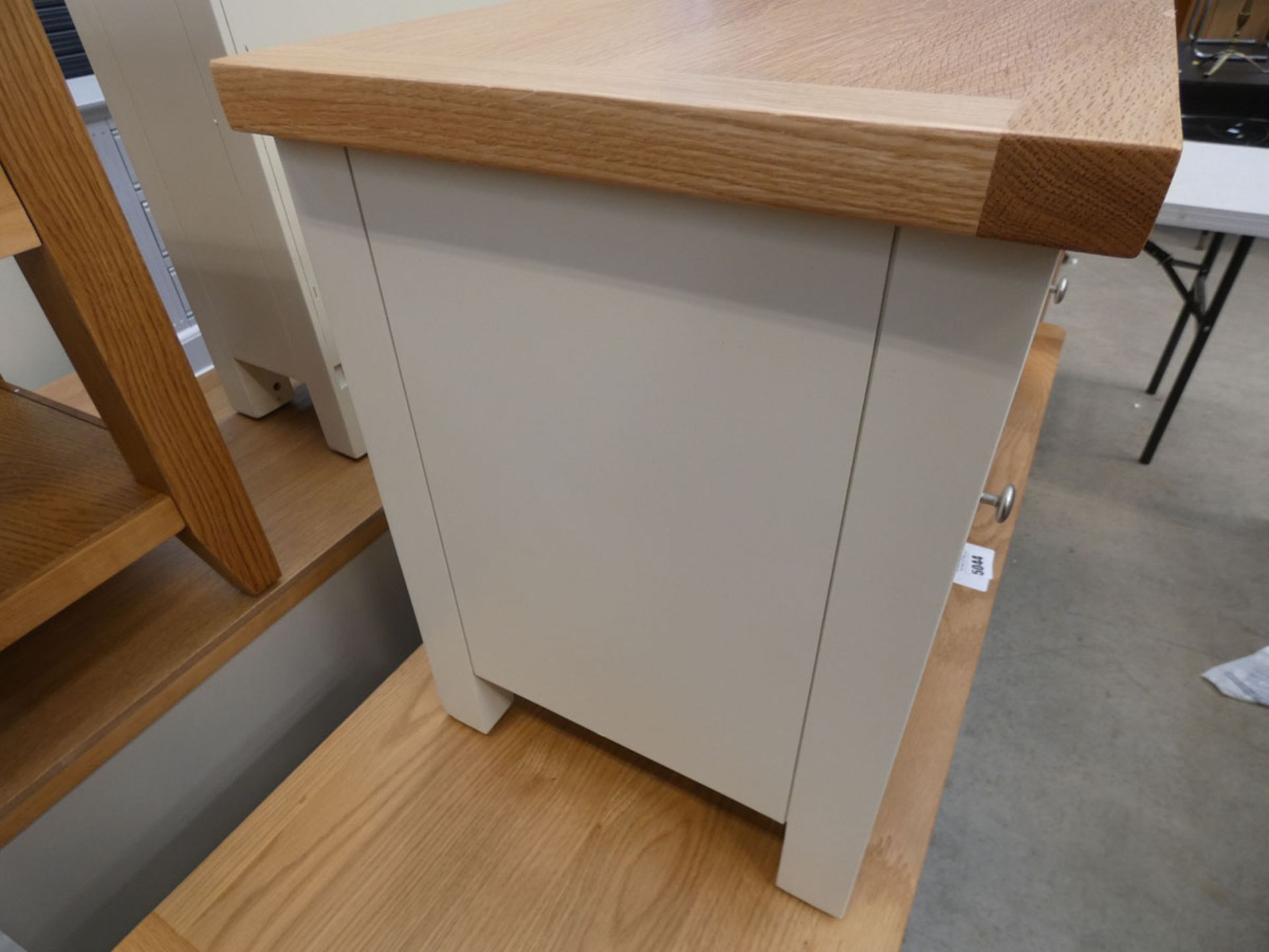 Small cream painted oak TV audio unit with shelf and large drawer under (28) - Image 3 of 4