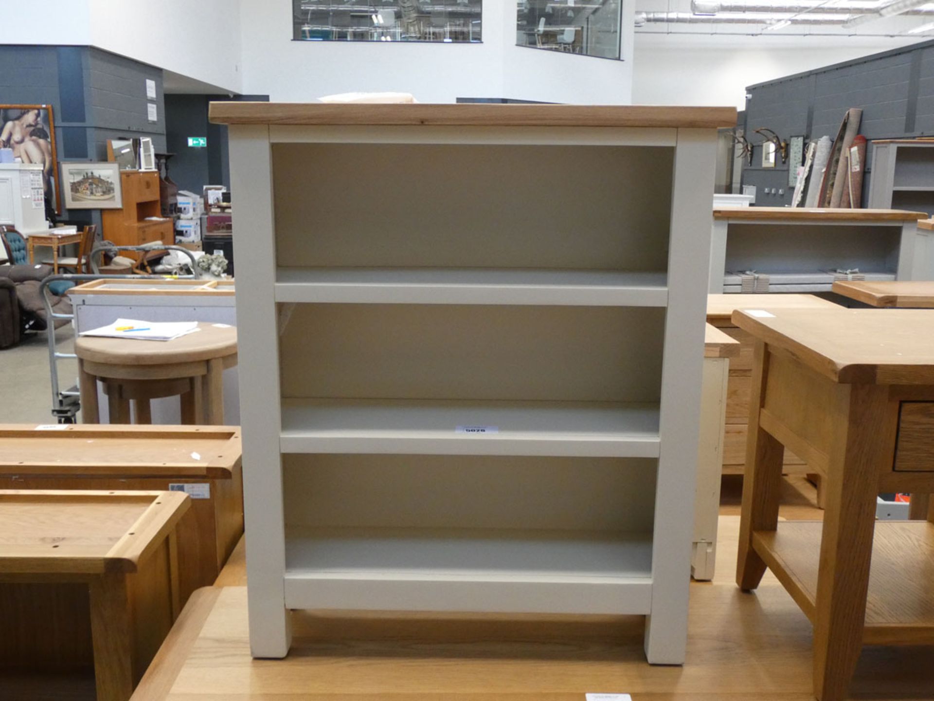 Small cream painted oak open front 3 shelf bookcase (45)