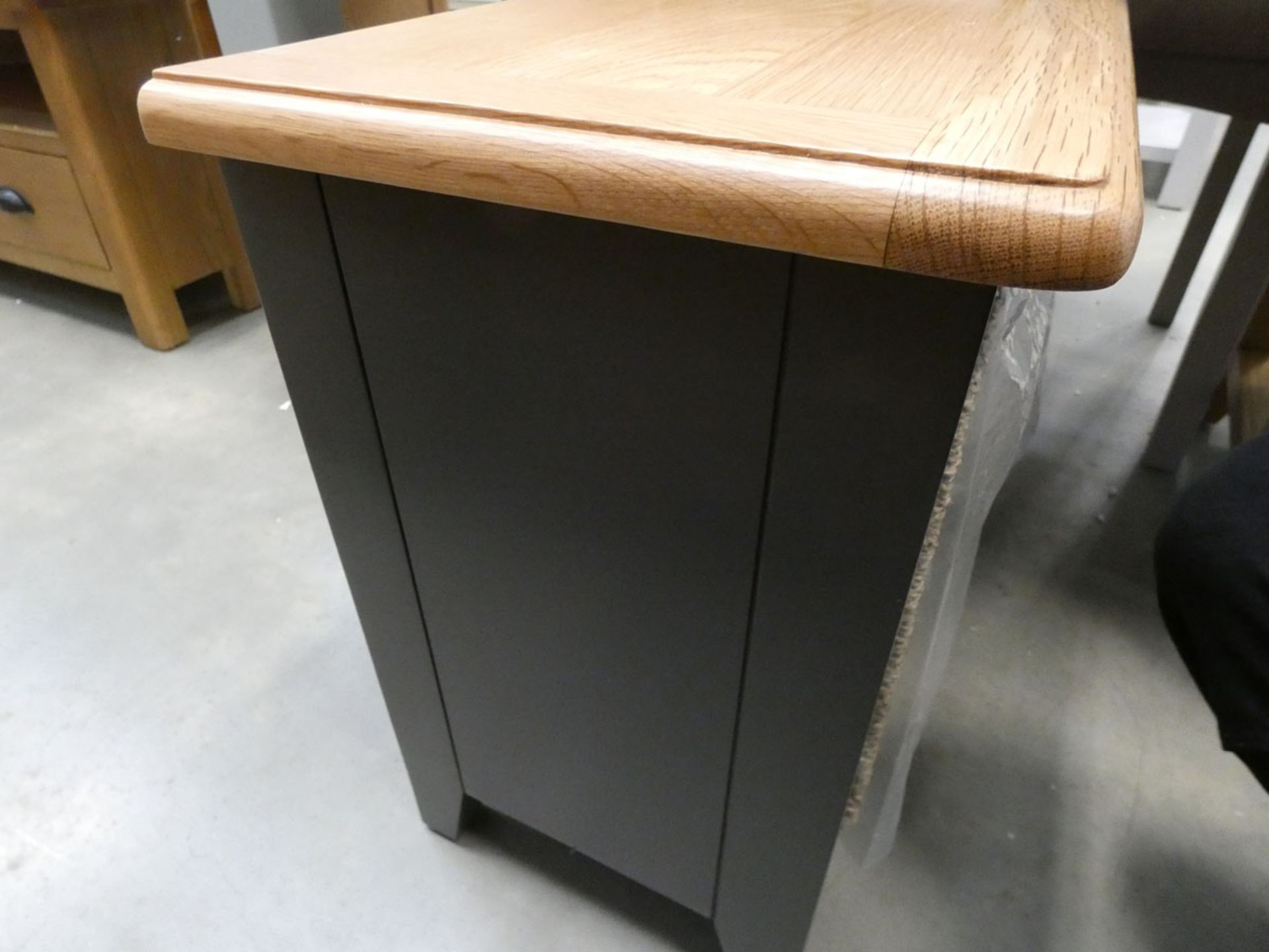 Blue painted and oak hall bench with 2 large wicker baskets under (40) - Image 3 of 3