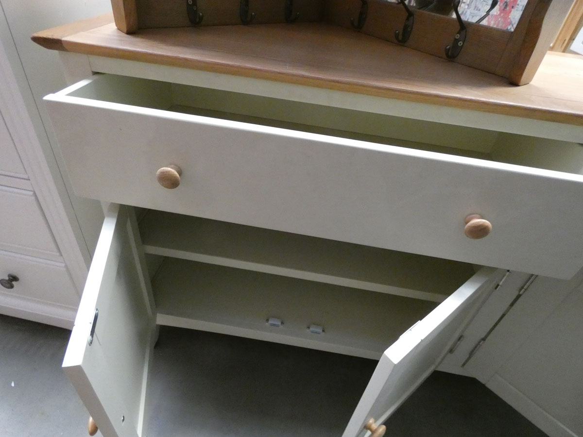 Cream painted oak sideboard with 2 large drawers and 2 pairs of cupboards under (48) - Image 3 of 6