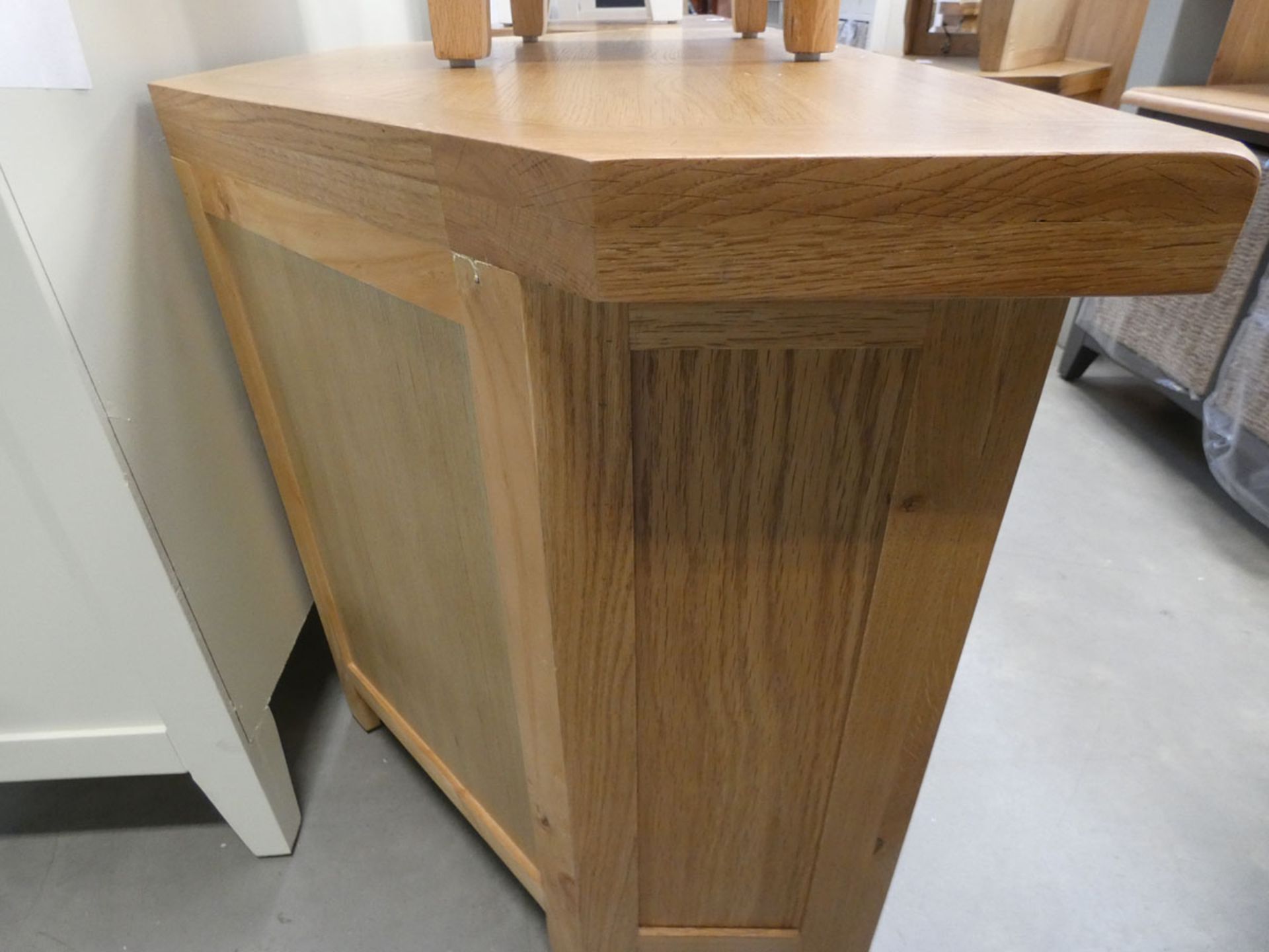 Oak corner TV audio cabinet with shelf and 2 door cupboard under (13) - Image 2 of 4