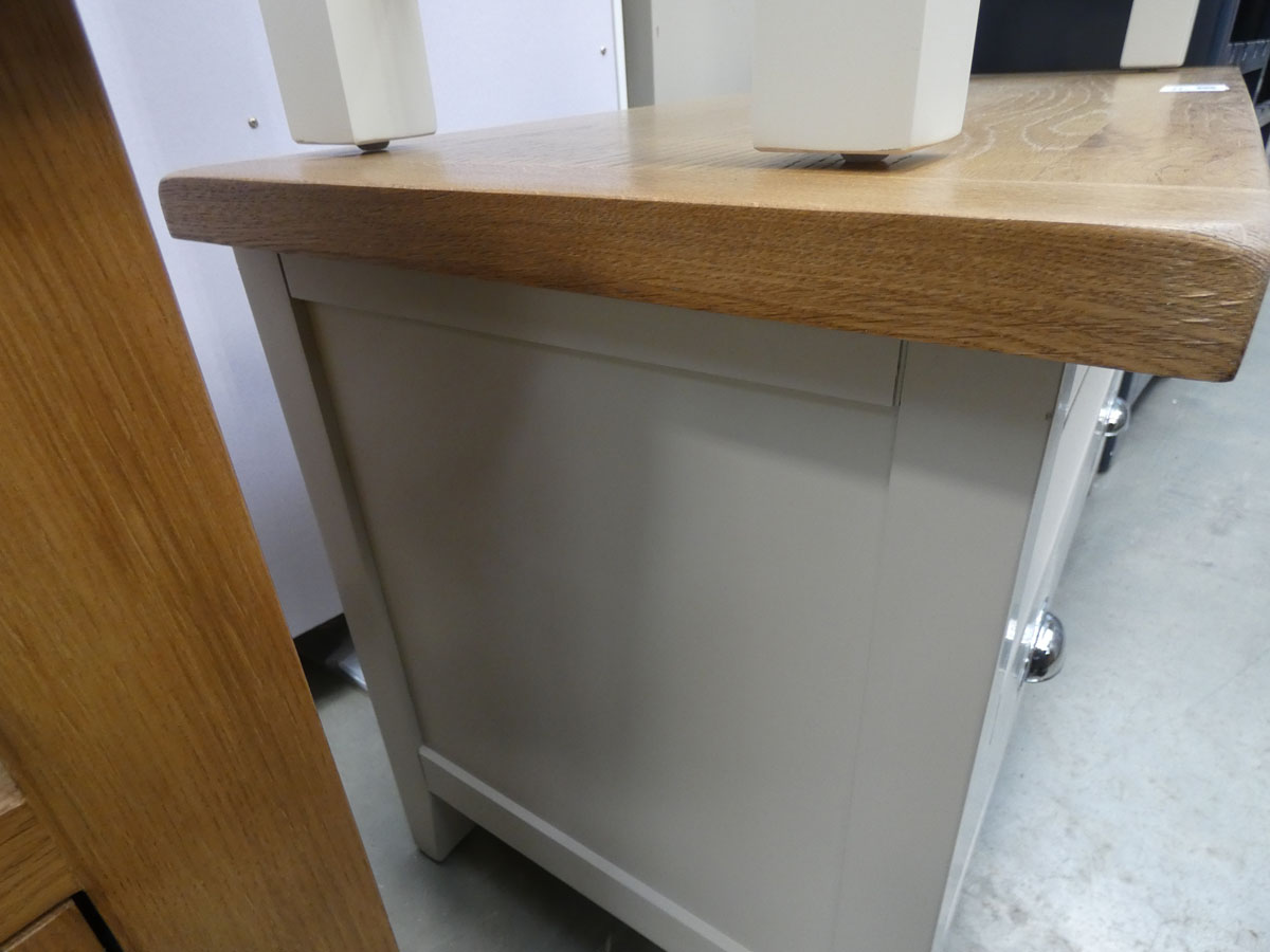 Grey painted oak TV audio cabinet with large single drawer under (55) - Image 3 of 4