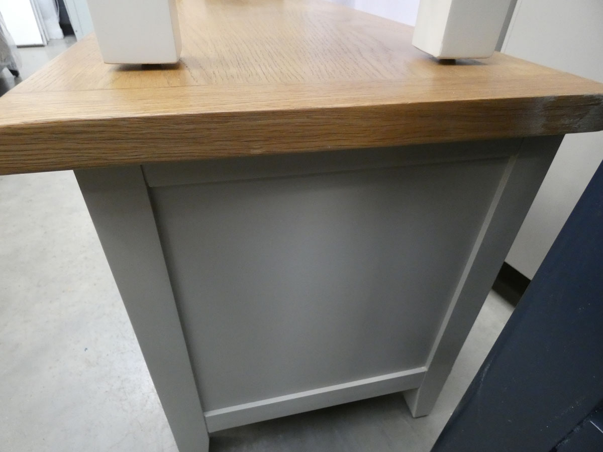 Grey painted oak TV audio cabinet with large single drawer under (55) - Image 4 of 4
