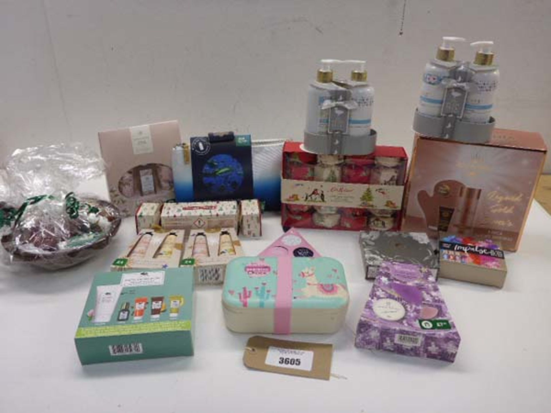 16 toiletry gift sets including Laura Ashley, Cath Kidston, Fuzzy Duck and others