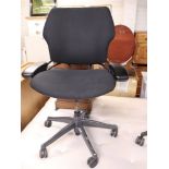 2ndHand.com swivel office armchair