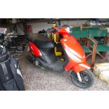 Piaggio ZIP2T 50cc petrol moped with 2 keys, spare battery and cover