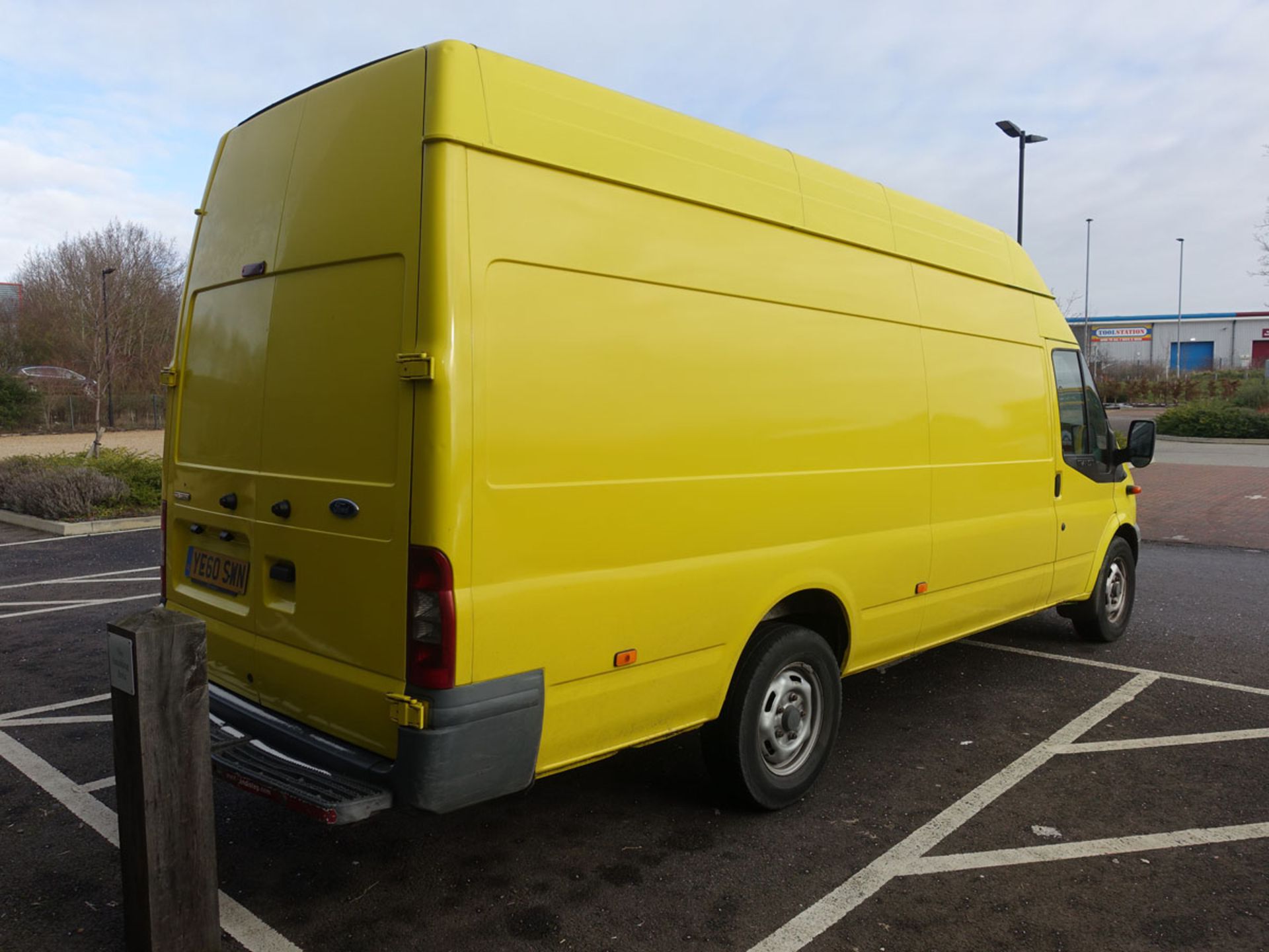 2010 Ford Transit Panel Van in yellow, 2402cc, key and V5 present, first registered 26,11,2010, 3 - Image 3 of 7