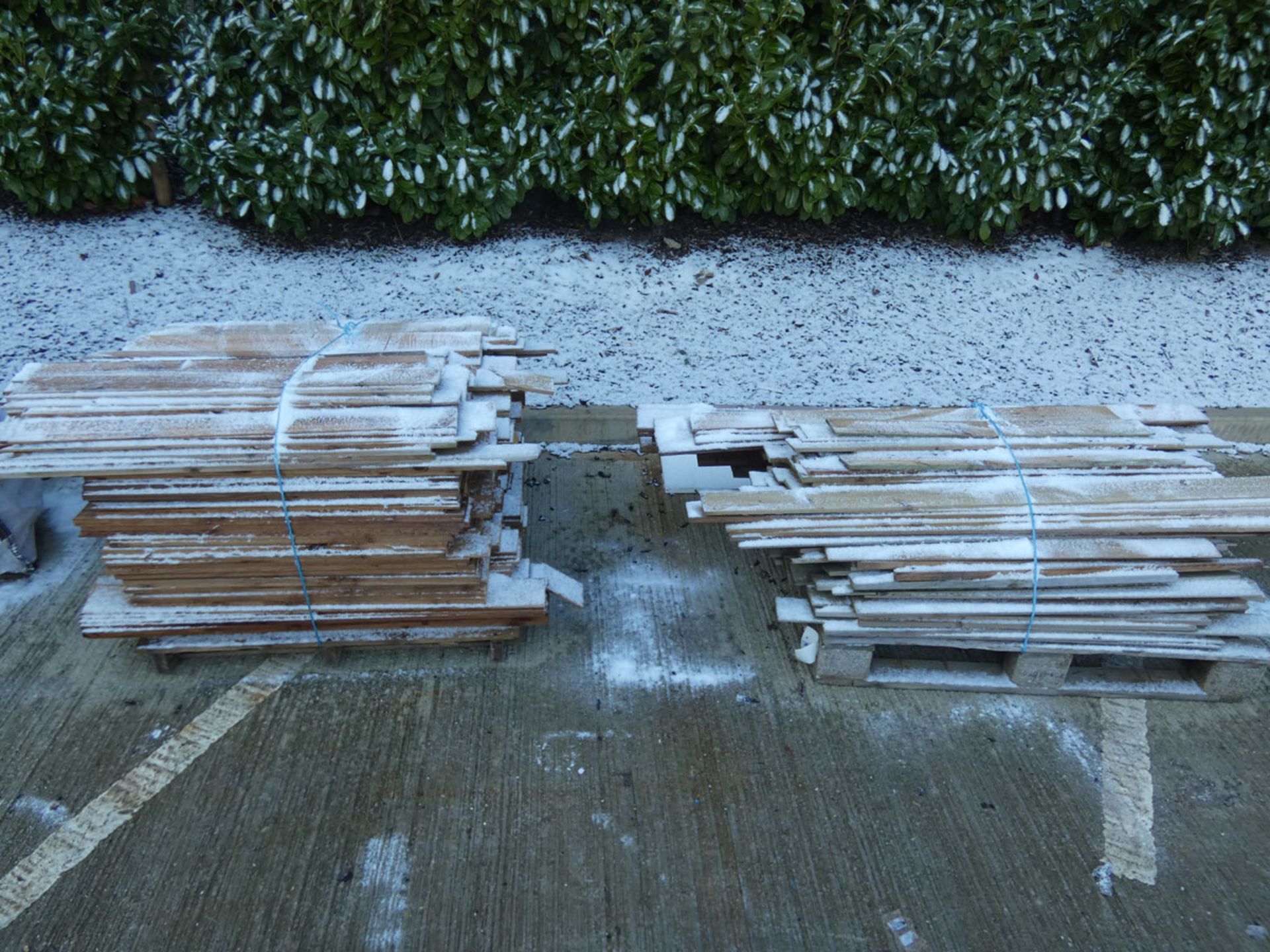 Two pallets of feather edge board, short lengths