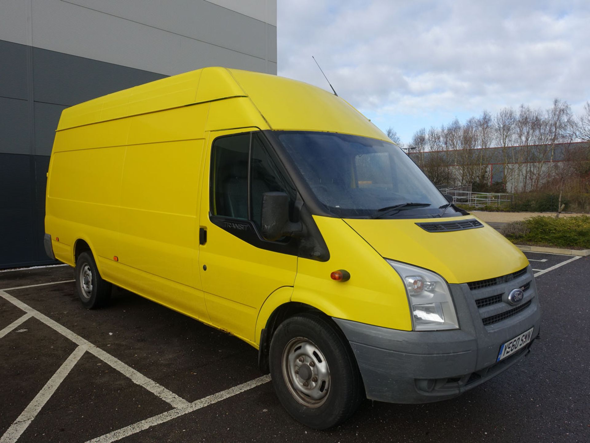 2010 Ford Transit Panel Van in yellow, 2402cc, key and V5 present, first registered 26,11,2010, 3 - Image 2 of 7