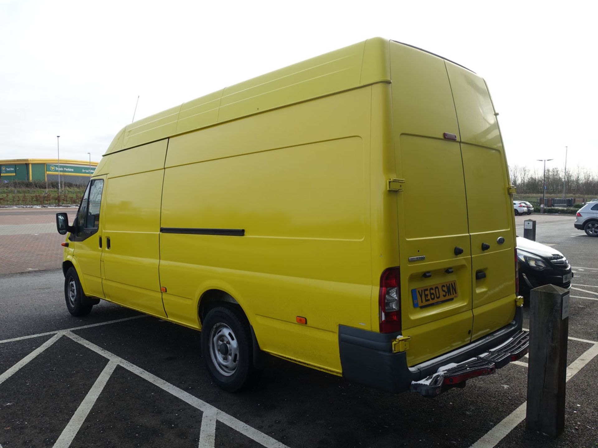 2010 Ford Transit Panel Van in yellow, 2402cc, key and V5 present, first registered 26,11,2010, 3 - Image 4 of 7