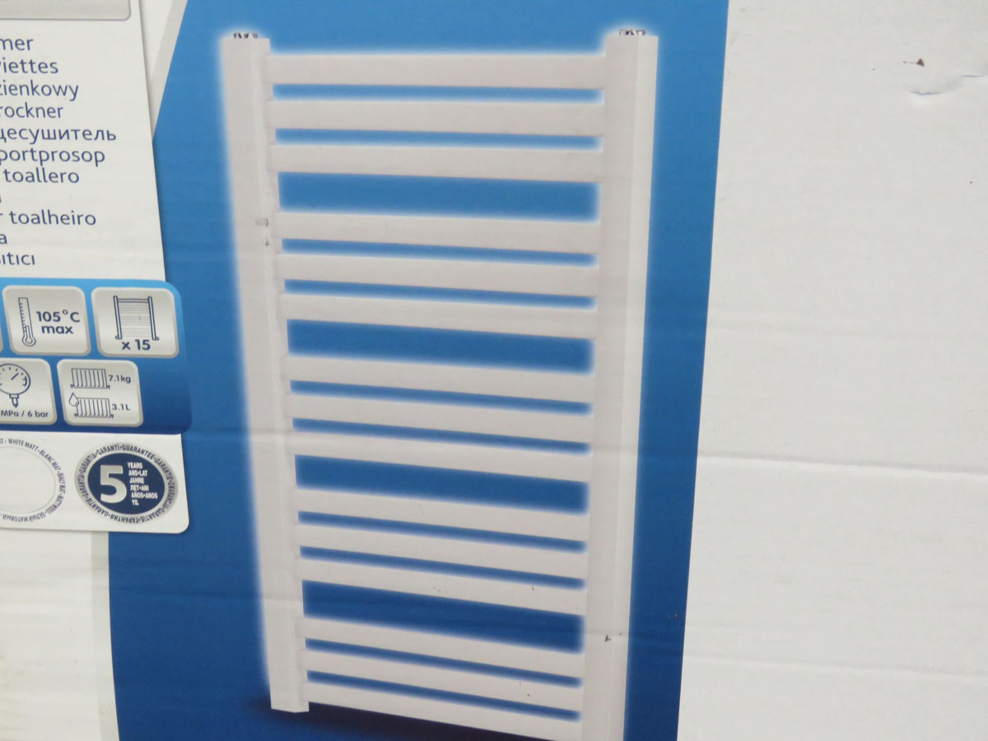 900mm x 500mm white towel radiator - Image 2 of 2