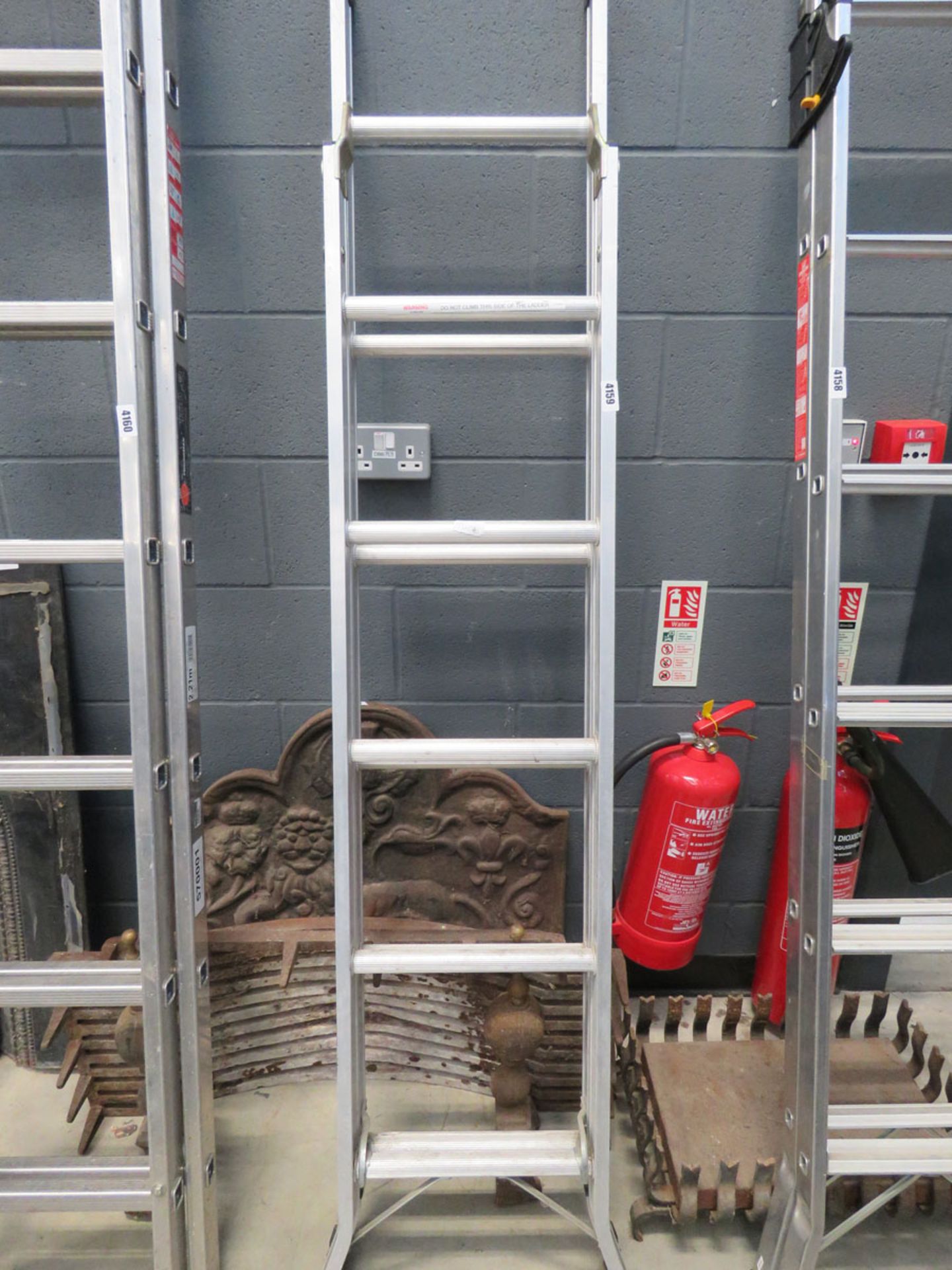 Aluminium stepladder