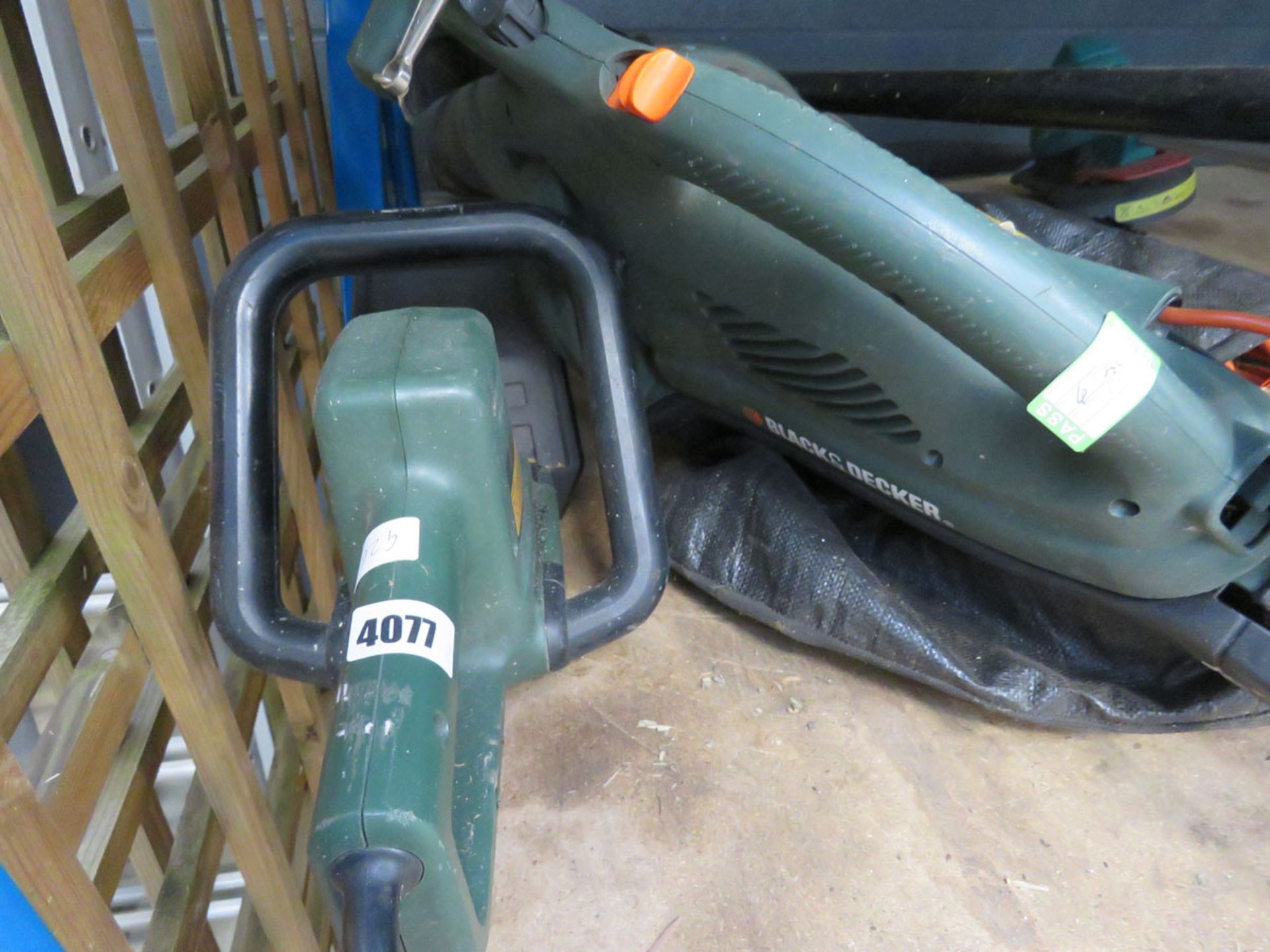 Green electric hedge cutter, strimmer and blow vac - Image 2 of 2