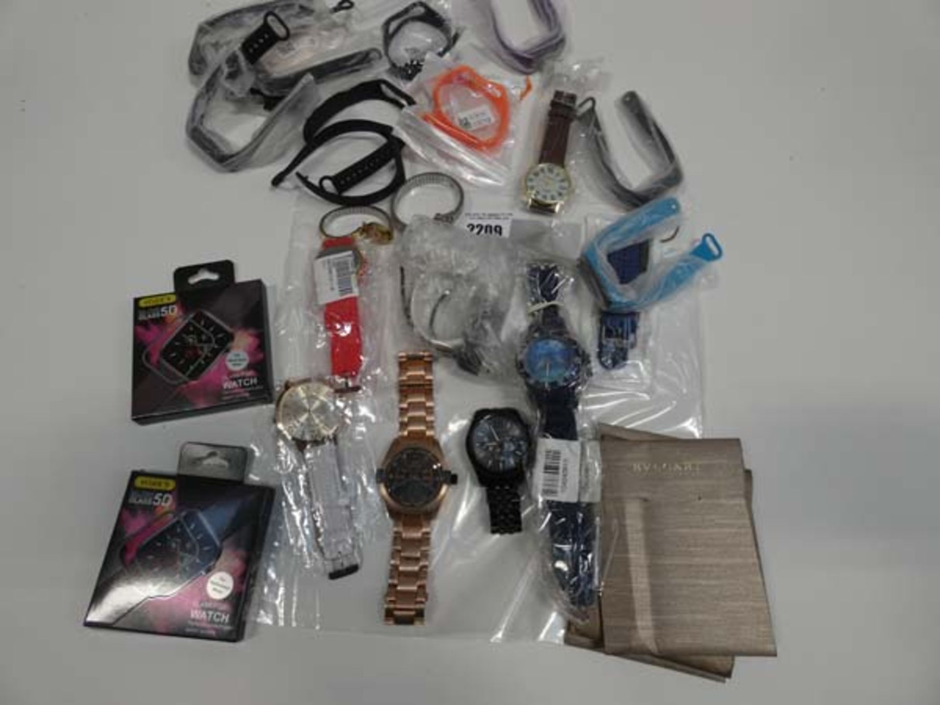 Quantity of various loose wristwatches