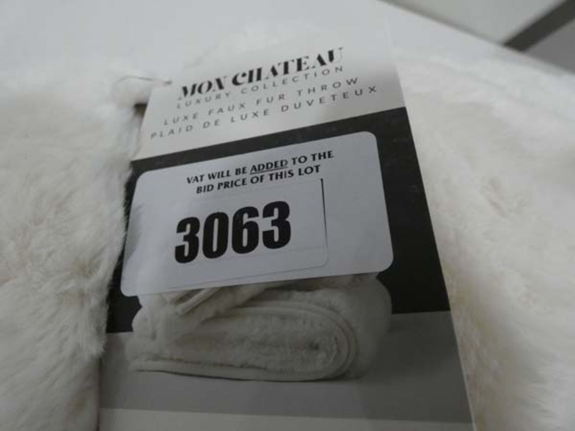 Mon Chateau luxury faux fur throw in white