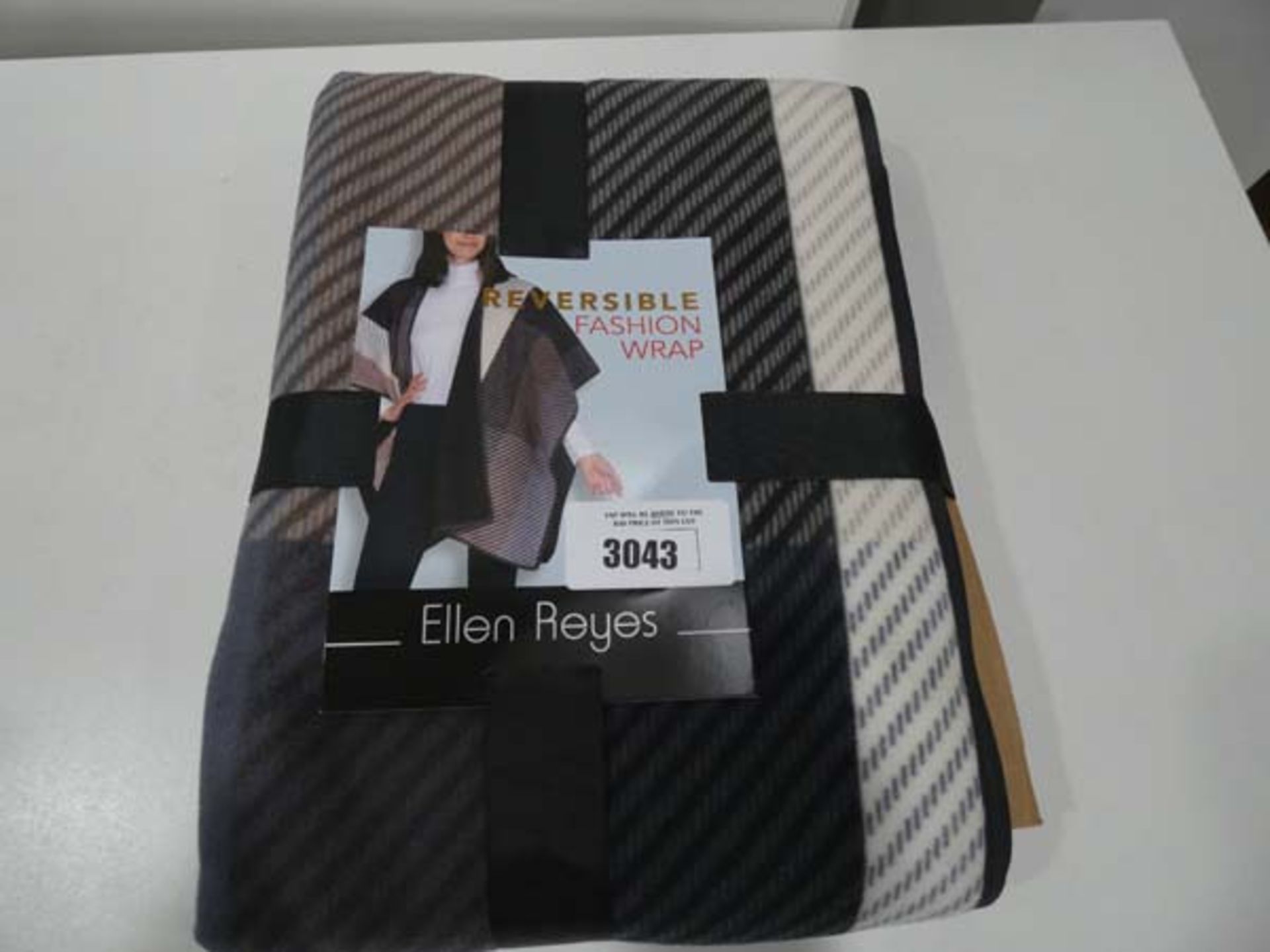 Ellen Reyes reversible fashion wrap