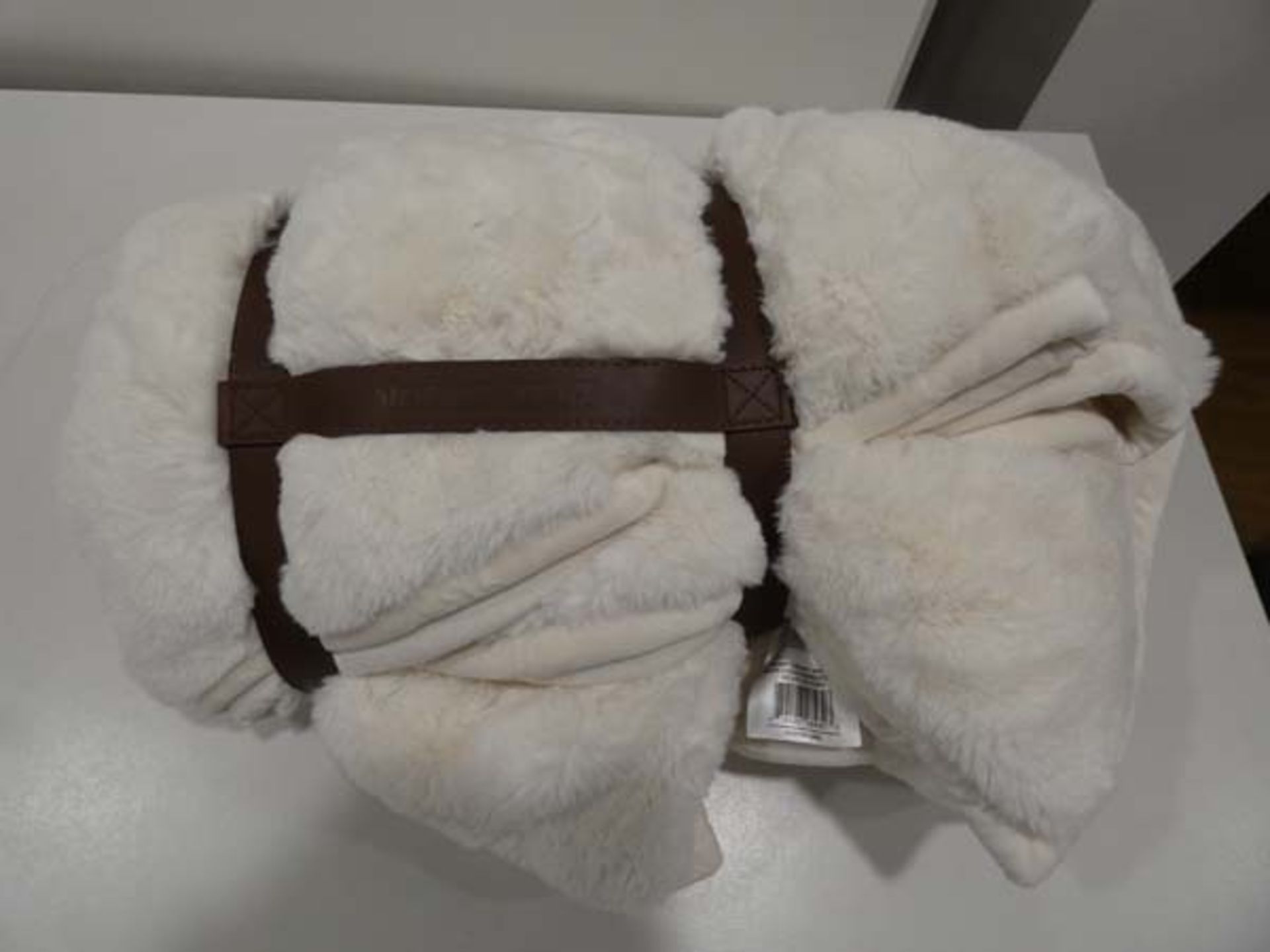 Mon Chateau luxury faux fur throw in white - Image 2 of 2