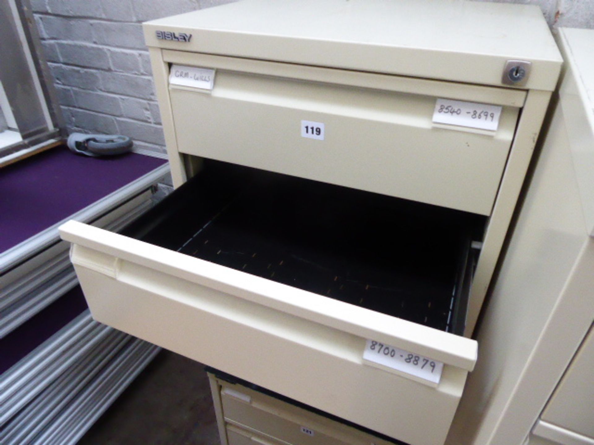 50 cm Bisley cream 4 drawer low level flush front cabinet - Image 2 of 2