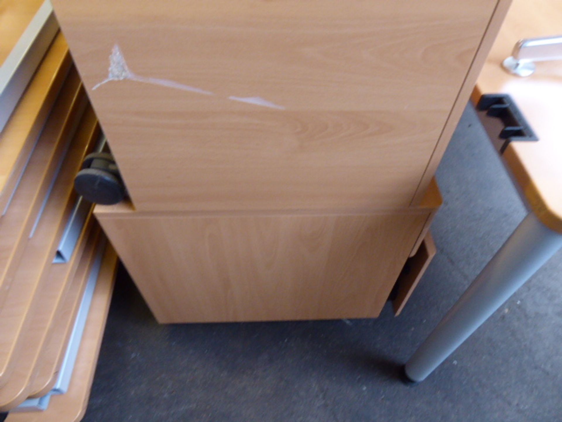 9 beech effect mobile 3 drawer pedestals - Image 3 of 3